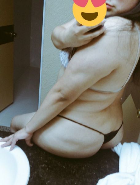 Soy una chica curvy y cachonda con quien pasaras un momento delicioso. Tengo promociones y mucho más!!! Mi trato es 100% de amantes, con besos, cachondeo, fajecito delicioso. Atrevete a conocerme!!! 