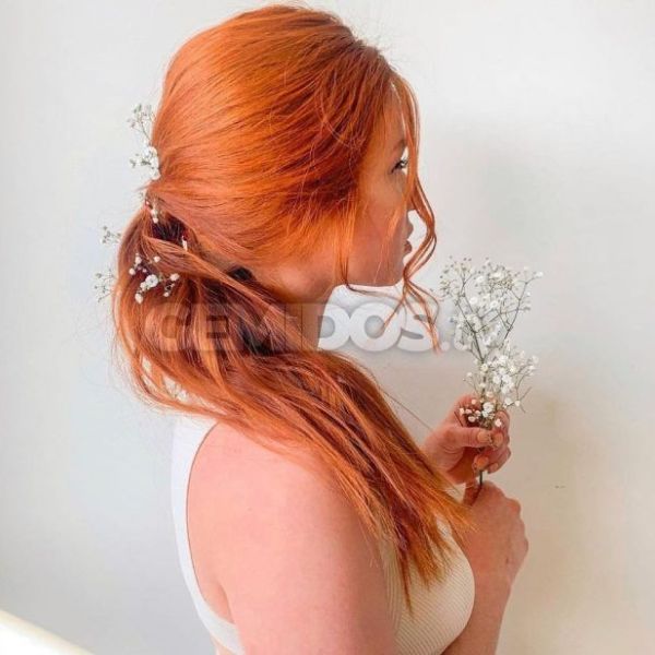 Olá amores, sou uma acompanhante ruiva de 20 aninhos. Sou linda de rosto e pode ter certeza que vai ser a menina mais linda, meiga, carinhosa e safada que você já conheceu. Sem frescura e não sou robótica. Bastante intensa, dou um atendimento de excelência, e deixo a certeza de que sempre vai querer repetir, porque faço esse momento ser inesquecível. Tenho uma pele macia, rosada e sedosa, para clientes exigentes e de altíssimo nível. Beijo na boca, faço oral sem camisinha se for limpinho, deixo finalizar na minha boquinha ou no meu rostinho. Amo preliminares e um 69 bem gostoso. Adoro ser chupada até gozar gostoso.Atendo casais, faço duplas e festinhas. Aceito dinheiro e pix como forma de pagamento, tenho disponibilidade para ir até você no seu motel, hotel ou residência. Mande um WhatsApp e agende seu horário de prazer.Cachês: R$ 300,00 – 1 hora
