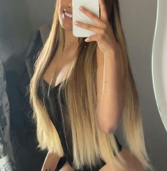Fille très douce, attentione, charmante, freiche et sur tout très coquine, j'aime bien partager mes expériences j'adore le sexe et les hommes courtois et class