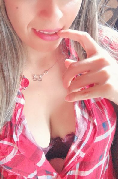 Chica linda natural, buscando nuevas experiencias, experimentando y conociendo cosas nuevas en lo sexual
Doy mis servicios sexuales por placer al sexo y dinero
Disfruto todo lo que hago, conmigo no pasarás un mal rato desde que llegó te recibo con una sonrisa. Fotos reales 
