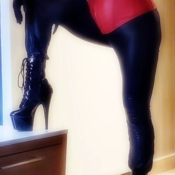 Dominatrix From Guatemala travels to Honduras para sesiones privadas With submissives or slaves 