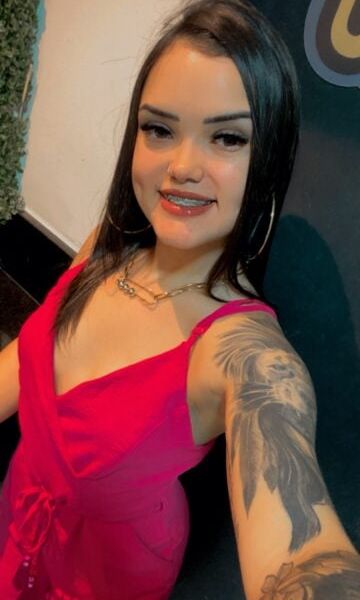 Sou uma acompanhante educada, honesta e que gosta do que faz. Tenho 23 anos, 1,55 de altura, sou baixinha, e corpo exatamente como nas fotos, tudo proporcional. No meu atendimento sou bem exigente com a higiene para que seja um momento prazeiroso para ambos. Atendo somente com horário marcado.Cachês: R$ 150,00 – 30 minutos R$ 250,00 – 1 hora.